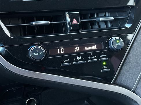 Used 2021 Toyota Camry SE image 18