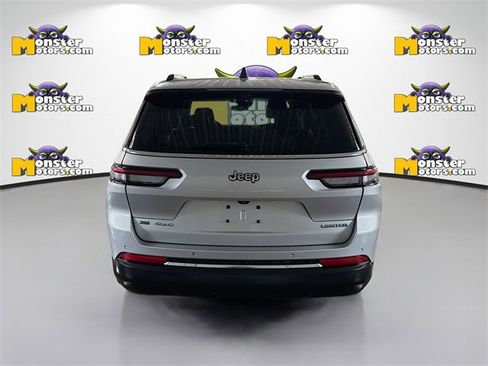 Used 2022 Jeep Grand Cherokee L Limited w/ Luxury Tech Group II image 5