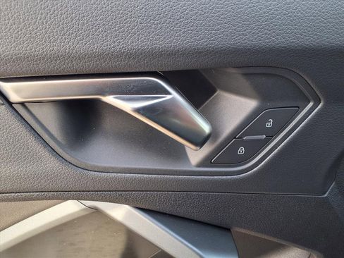 Used 2025 Audi Q3 2.0T Premium w/ Convenience Package image 11