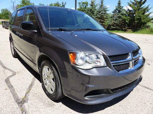 Used 2019 Dodge Grand Caravan SE w/ UConnect Hands-Free Group FWD image 11