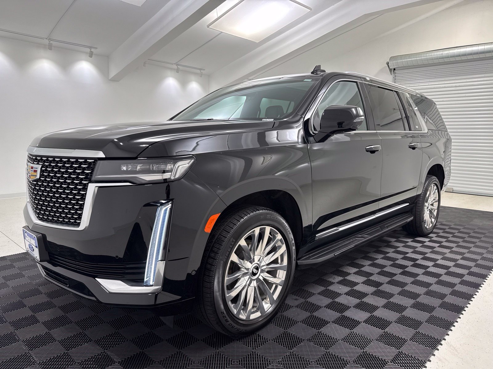 Used 2021 Cadillac Escalade ESV Premium Luxury AWD/4WD image 3