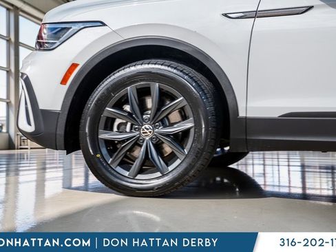 Used 2024 Volkswagen Tiguan SE FWD image 37