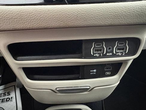 Used 2022 Chrysler Pacifica Touring-L FWD image 25