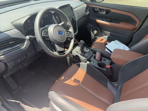 Used 2025 Subaru Forester Touring w/ Popular Package - Touring AWD/4WD image 5