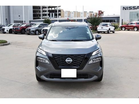 Used 2023 Nissan Rogue SV w/ SV Premium B Package FWD image 2