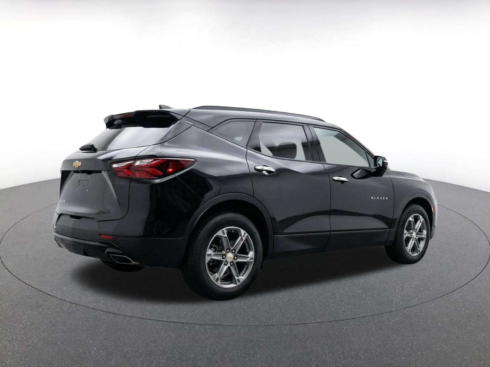 Used 2025 Chevrolet Blazer LT FWD image 8