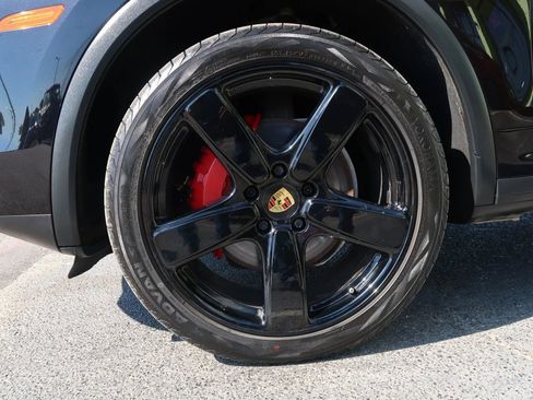 Used 2018 Porsche Cayenne S image 55