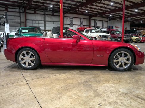 Used 2005 Cadillac XLR RWD image 10