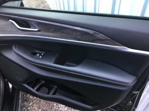 Used 2023 Jeep Grand Cherokee Limited image 22