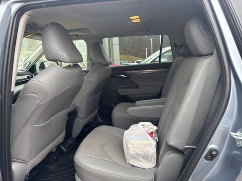 Used 2021 Toyota Highlander Limited image 23
