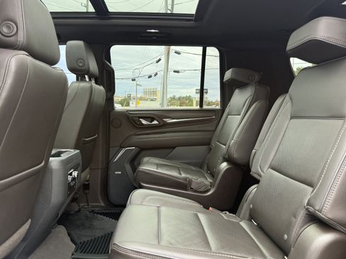 Used 2021 GMC Yukon XL Denali w/ Denali Premium Package image 15