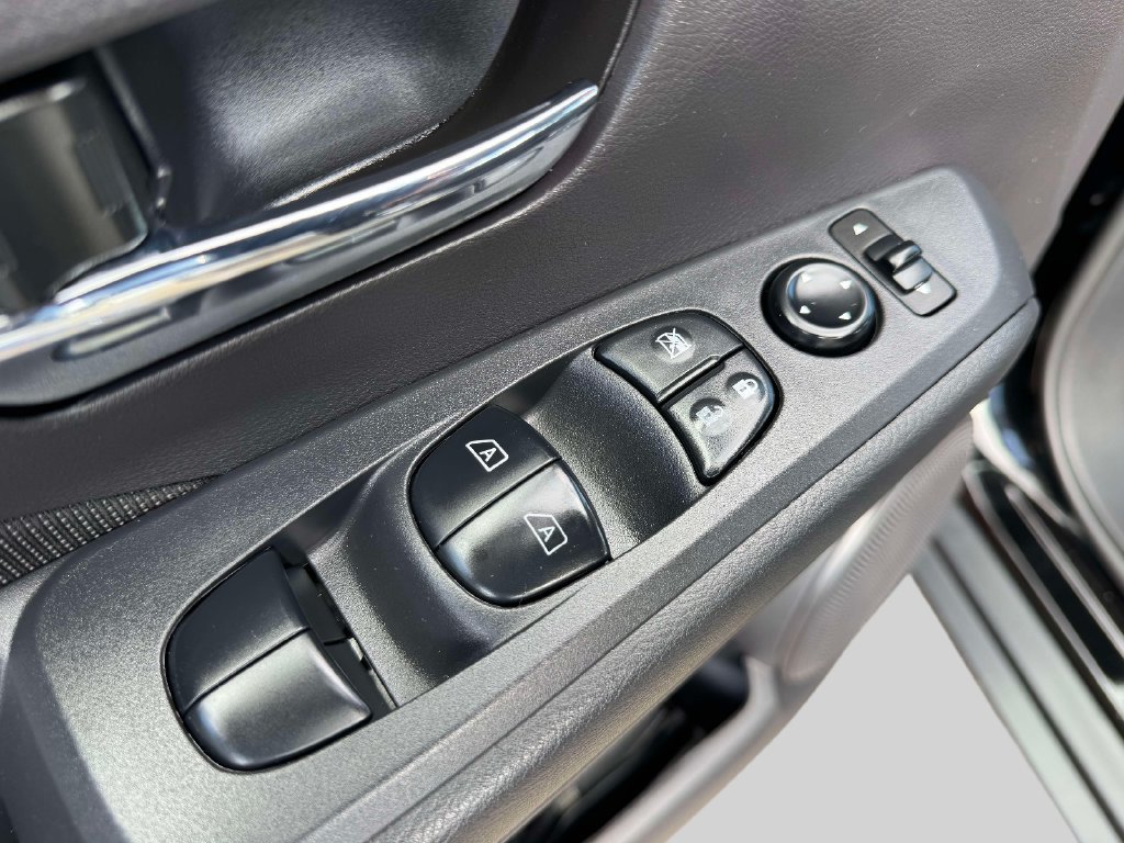 Used 2024 Nissan Kicks SV FWD image 17