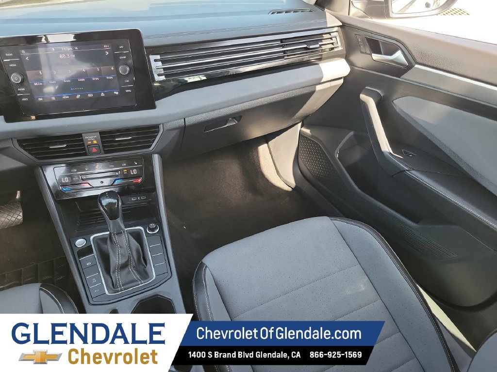 Used 2025 Volkswagen Jetta SE FWD image 16