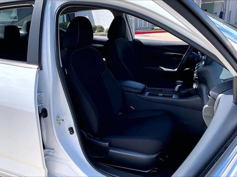 Used 2025 Nissan Sentra S image 9