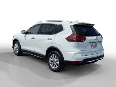 Used 2020 Nissan Rogue SV image 3