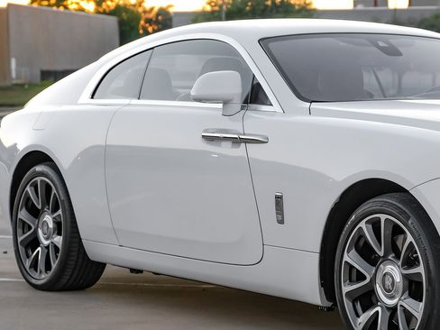 Used 2020 Rolls-Royce Wraith image 10