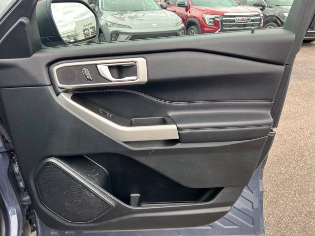 Used 2021 Ford Explorer XLT w/ Equipment Group 202A AWD/4WD image 10