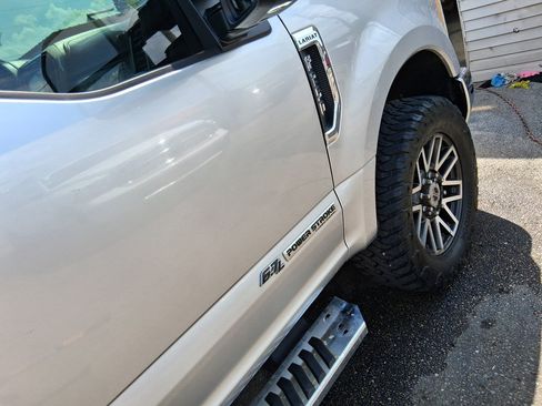 Used 2017 Ford F250 Lariat w/ Lariat Ultimate Package AWD/4WD image 11