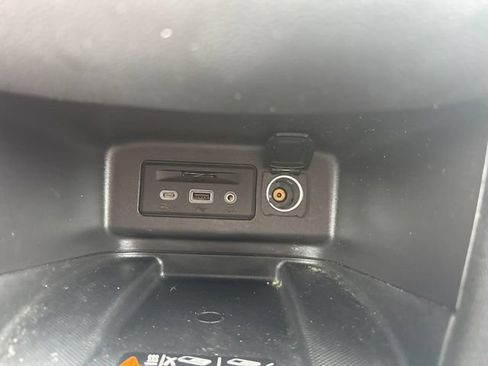 Used 2024 Chevrolet Equinox Premier AWD/4WD image 21