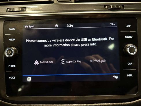Used 2023 Volkswagen Tiguan SE AWD/4WD image 35