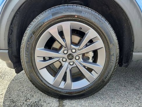 Used 2022 Ford Explorer XLT w/ Equipment Group 202A AWD/4WD image 8