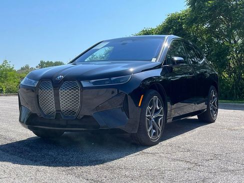 Used 2025 BMW iX xDrive50 AWD/4WD image 3