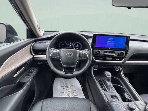 Used 2025 Toyota Grand Highlander AWD image 13