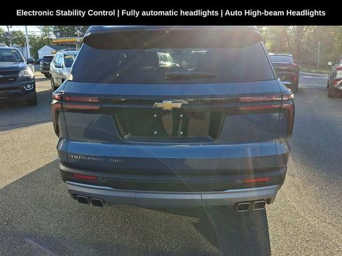 Used 2025 Chevrolet Traverse LT image 7