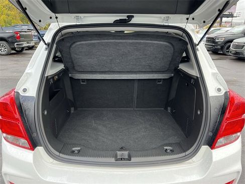 Used 2022 Chevrolet Trax LT w/ LT Convenience Package image 23