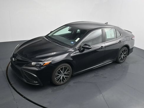 Used 2024 Toyota Camry SE FWD image 12