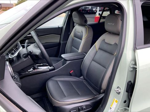 Used 2025 Chevrolet Trax ACTIV w/ Sunroof Package FWD image 8