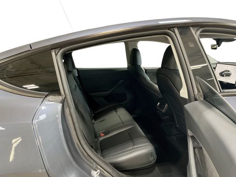 Certified 2023 Tesla Model Y Long Range AWD/4WD image 11
