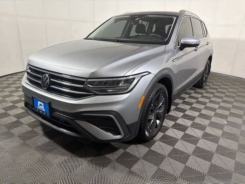 Used 2024 Volkswagen Tiguan SE w/ Panoramic Sunroof Package AWD/4WD image 4