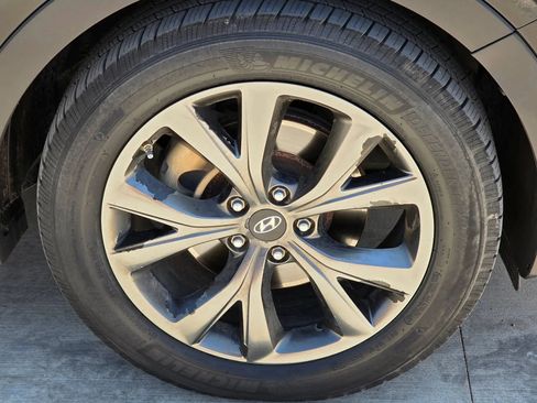 Used 2017 Hyundai Santa Fe Sport FWD image 40