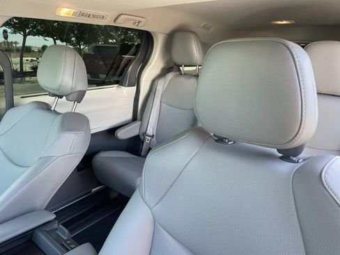Used 2022 Toyota Sienna XLE w/ XLE Plus Package FWD image 23