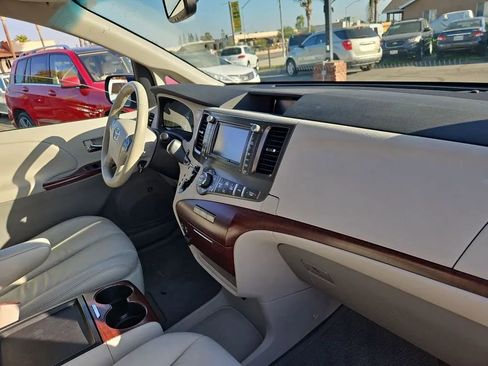 Used 2011 Toyota Sienna XLE image 17