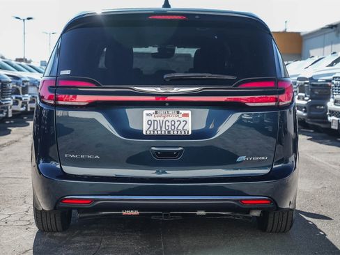 Used 2022 Chrysler Pacifica Touring-L image 5