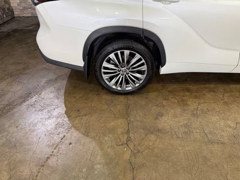 Used 2021 Toyota Highlander Platinum AWD/4WD image 6