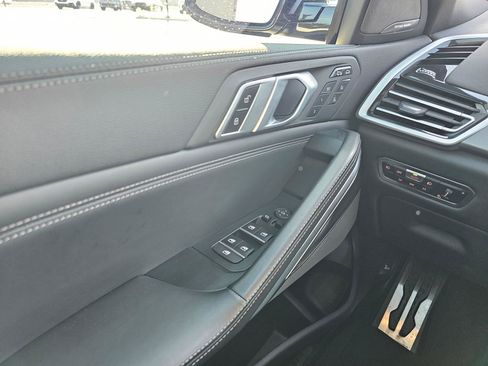 Used 2021 BMW X6 xDrive40i w/ M Sport Package image 29