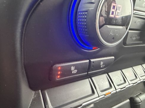 Used 2021 Chevrolet Silverado 1500 LT image 18