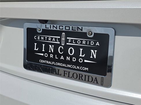 Used 2022 Toyota Corolla LE image 6