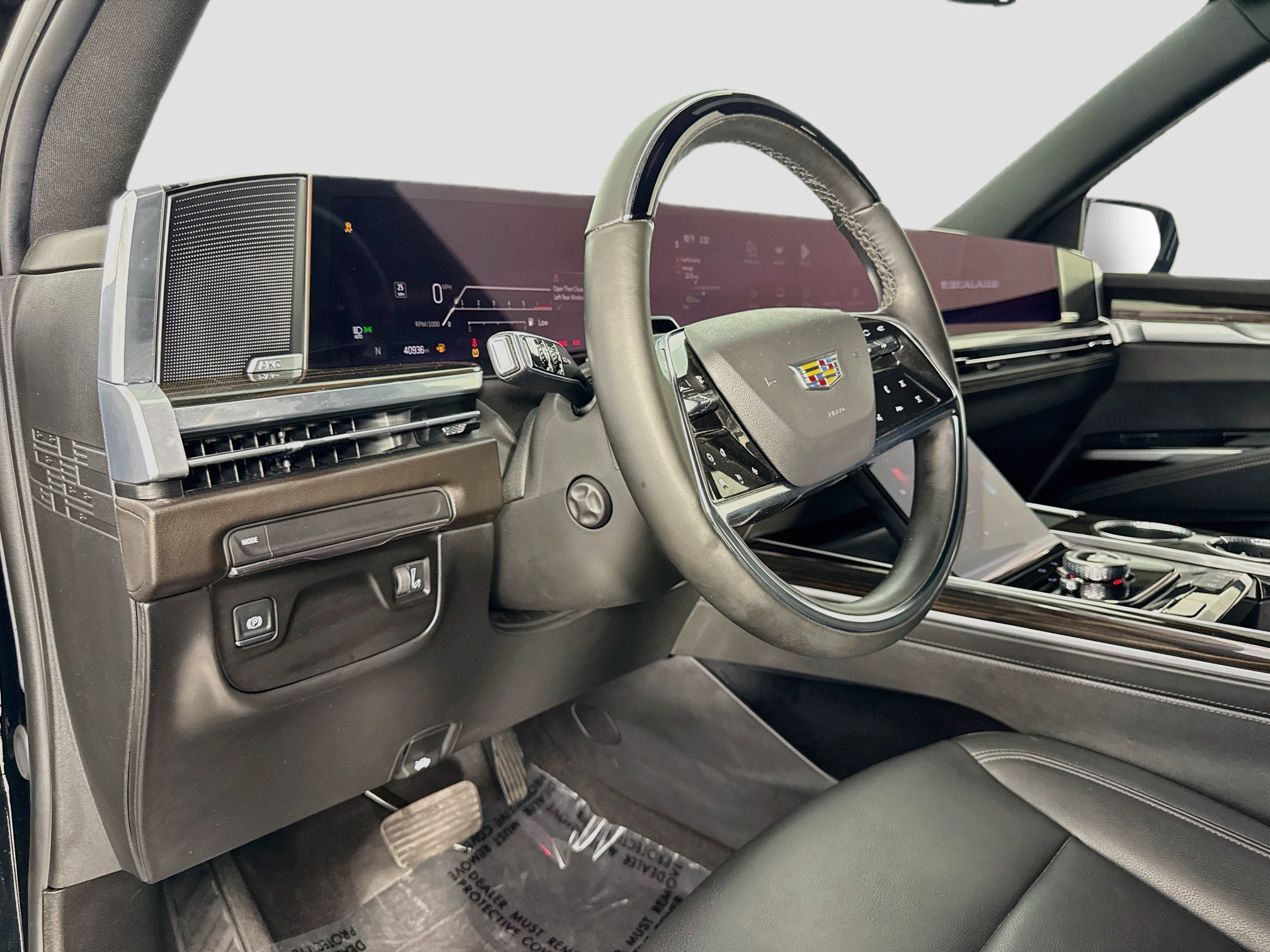 Used 2025 Cadillac Escalade ESV Luxury RWD image 11