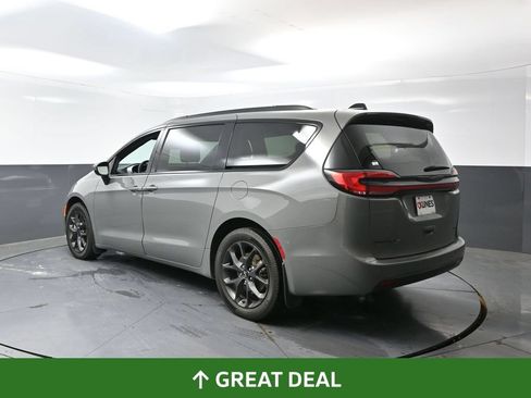 Used 2023 Chrysler Pacifica Touring-L w/ Uconnect Theater Family Group AWD/4WD image 13