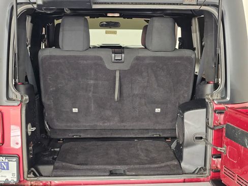 Used 2012 Jeep Wrangler Sahara w/ Dual Top Group image 28