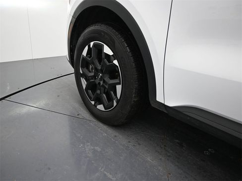 Certified 2025 Kia Sorento S image 12