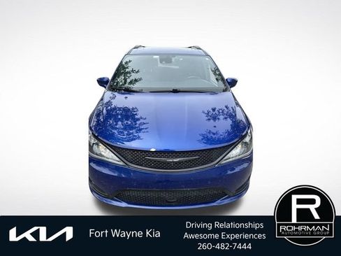 Used 2018 Chrysler Pacifica Touring-L Plus w/ Advanced Safetytec Group FWD image 10