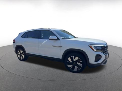 Used 2025 Volkswagen Atlas Cross Sport SE image 2