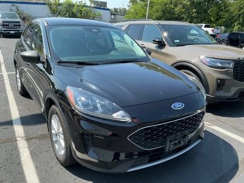 Used 2022 Ford Escape SE w/ Convenience Package FWD image 3
