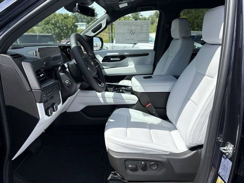 New 2025 Chevrolet Suburban Premier AWD/4WD image 19