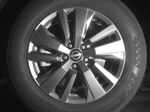Used 2025 Nissan Pathfinder SV FWD image 15